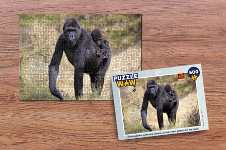 Puzzel Afbeelding van een Gorilla met een jong op de rug - Legpuzzel - Puzzel 500 stukjes