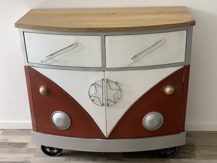 Uniek dressoir / Kast in Retro Bus T1-Look Hout