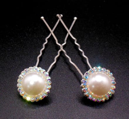 Haarpinnen grote parel crèmekleur met rondom gekleurde strass punten