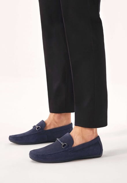 Mocassins élégants en nubuck bleu marine pour hommes avec une application