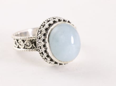 Traditionele bewerkte zilveren ring met aquamarijn - maat 18.5