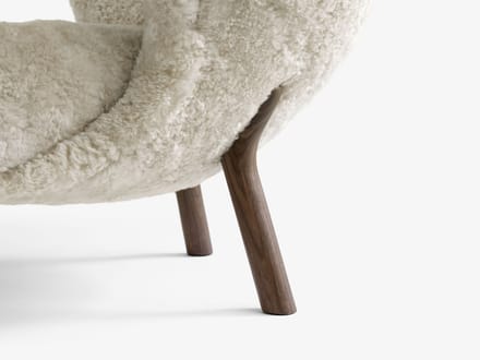 &Tradition - Little Petra VB1 Fauteuil - sheepskin moonlight - oiled walnut - beige