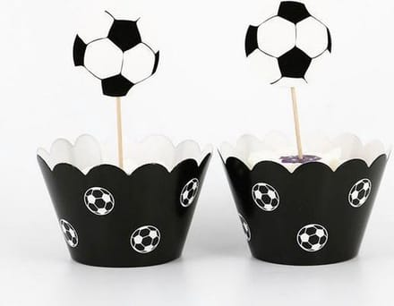 12 stuks cupcake omslagen + 12 toppers voetbal