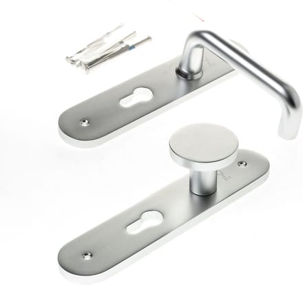 Knop-/krukgarnituur aluminium op schild 45x210mm, D-model F1 afgerond model PC55 RS