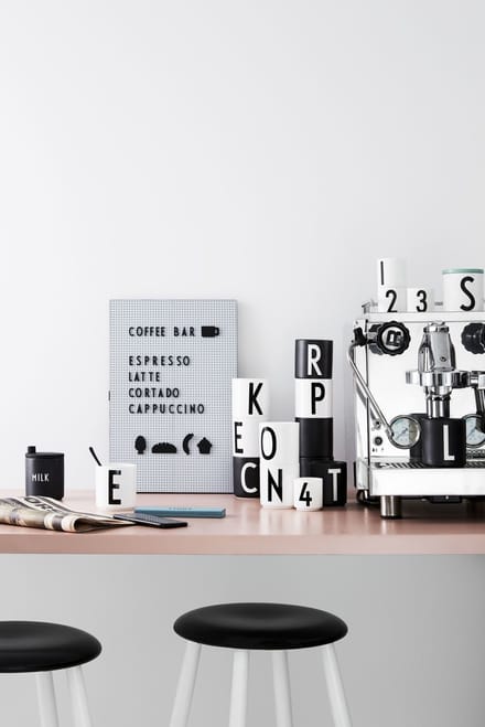 DESIGN LETTERS - Personal beker porselein  - K - wit