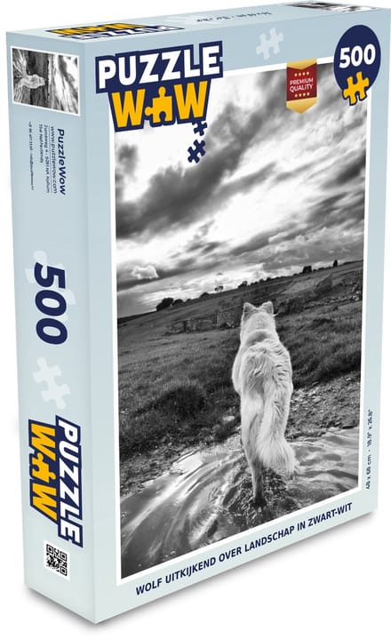 Puzzel Wolf uitkijkend over landschap in zwart-wit - Legpuzzel - Puzzel 500 stukjes