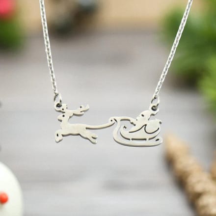 Zilveren ketting met rendier en arrenslee - Kerst accessoire