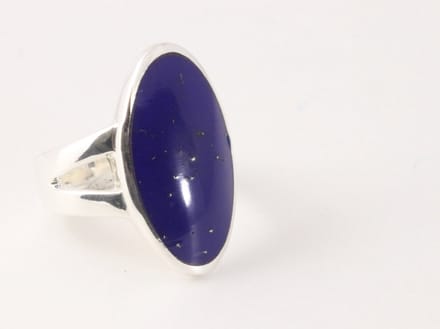 Ovale zilveren ring met lapis lazuli - maat 18