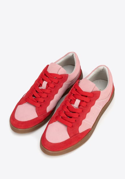 Wittchen Suède Sneakers voor Dames met Contrasterende Roze en Rode Elementen