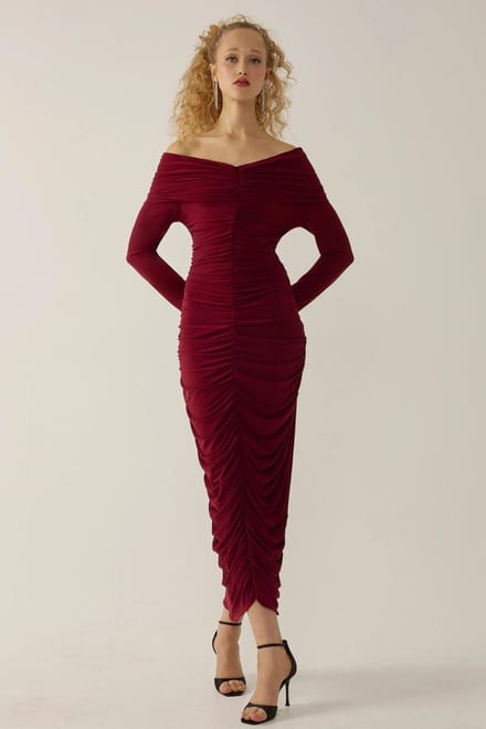 Een Schouderloze Drapé Bodycon Maxi Jurk