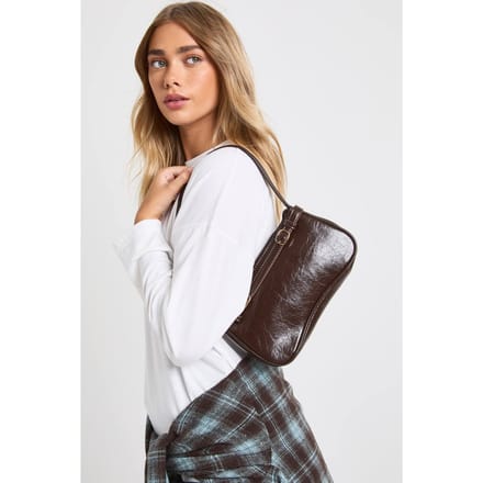 boohoo Dames Schoudertas met dubbele schouderband en gespdetail | Chocoladebruin