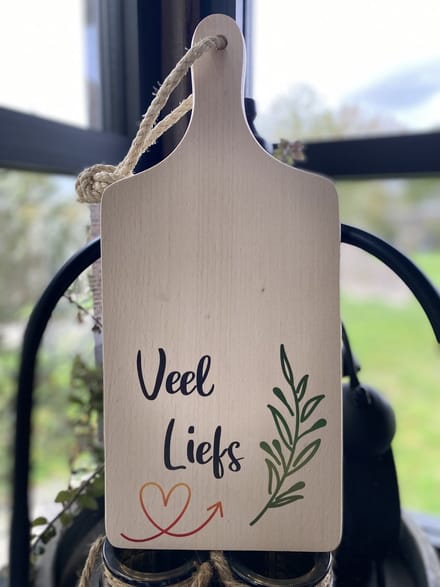 Creaties van Hier - moederdag cadeautje - serveerplank - veel liefs - 35 cm - hout