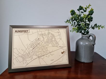 Decoratief Beeld - Houten Van Nunspeet - Hout - Bekroned - Bruin - 21 X 30 Cm