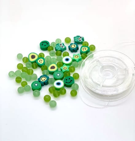 Hobby & Crafting Fun kralen set Katsuki Smileys met draad groen 64 stuks.