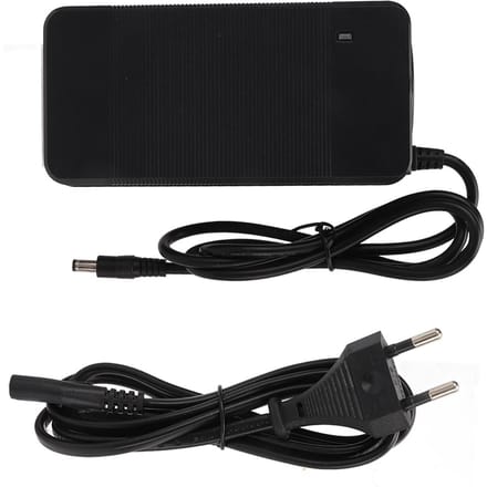 Lithium-Ion Batterijlader Stroomadapter met LED-Indicator 54.6V 2A voor Elektrische Scooter 100‑240V EU-stekker black
