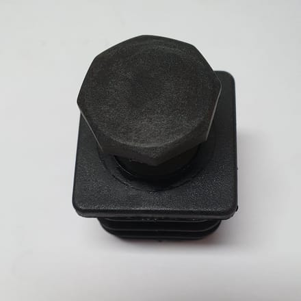 Meubeldop 30 X 30 mm verstelbaar x 4stuks