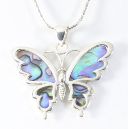 Zilveren vlinder hanger met abalone schelp aan ketting