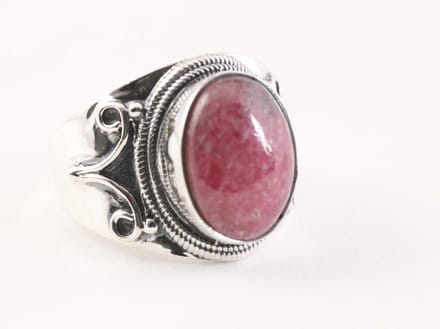 Bewerkte zilveren ring met rhodoniet - maat 19