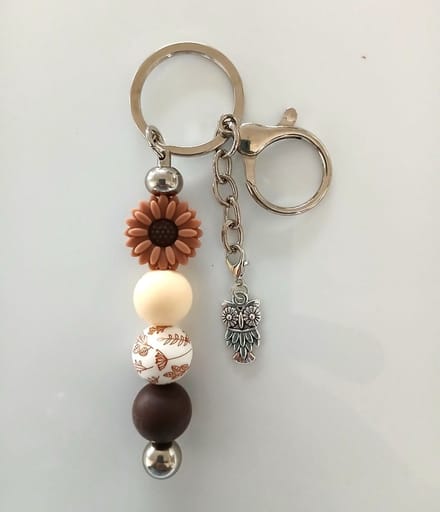 Sleutelhanger, tashanger met kralen | bruin | bloem | uil