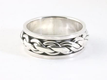 Zware zilveren ring met kabelpatroon - maat 19