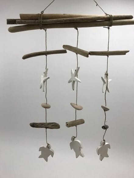 Mobiel Driftwood met stenen schildpad H 60 cm handgemaakt van hout