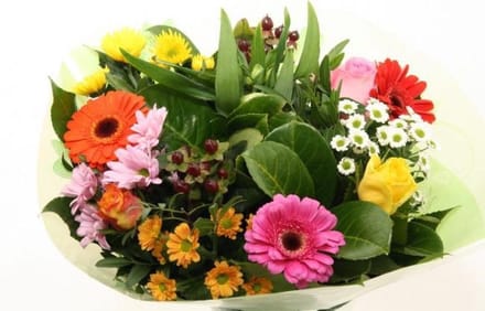 Biedermeier mix boeketje bloemen