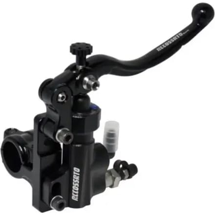 Motorfiets handrempomp achter Accossato HRMC