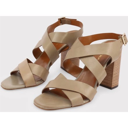Crossstrap Leren Sandalen Model Beige