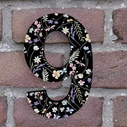 Huisnummer Arial 9 zwart met bloemen - Maat: Groot (20 cm) - zelfklevend - Huisnummerbord