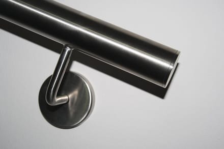 RVS Leuning 42,4 mm - V2A Gepolijst met Rechte Eindkap 6000 mm