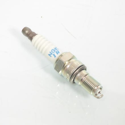 Bougie d'allumage NGK pour auto IMR9D-9H / 6544 / Par 4 Neuf