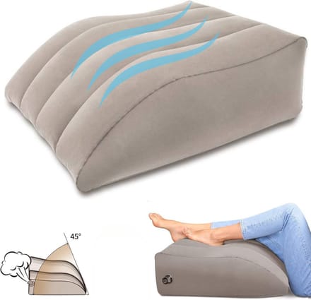 JustValue Beenkussen - 63x50cm - Wigkussen - Beenverhoger - Opblaasbaar - Ergonomisch Steunkussen - Voor In Bed