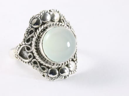 Bewerkte zilveren ring met aqua chalcedoon - maat 18