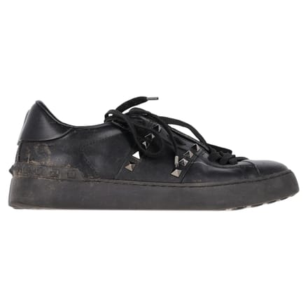Valentino Garavani Rockstud Vetersneakers in Zwart Kalfsleer