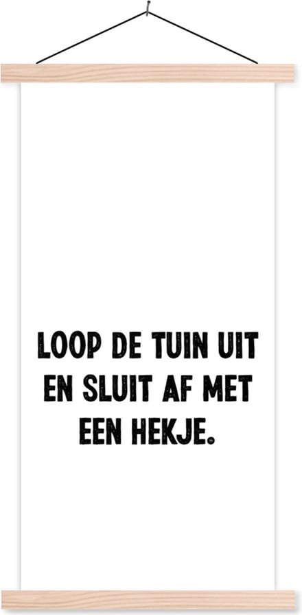 Posterhanger incl. Poster 40x80 cm - Schoolplaat - Spreuken - Quotes - Loop de tuin uit en sluit af - Textielposter - Blanke latten