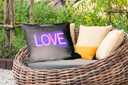 Buitenkussens - Neon - Love - Valentijn - 60x40 cm - Weerbestendig