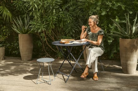 Fermob BISTRO klaptafel rond - 02 cedergroen - Ø 77 cm