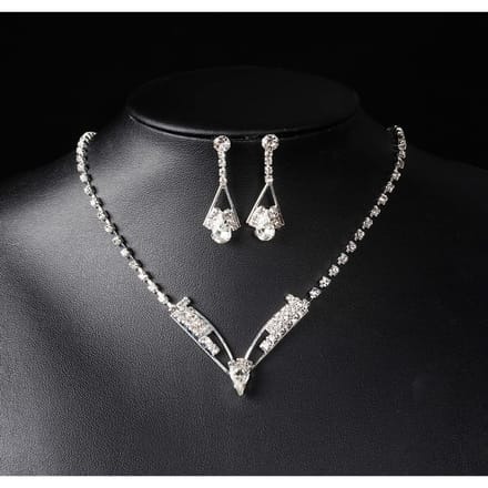Ensemble élégant de boucles d'oreilles et collier en forme de goutte d'eau avec diamants, ensemble de bijoux de mariée classique en deux pièces argenté