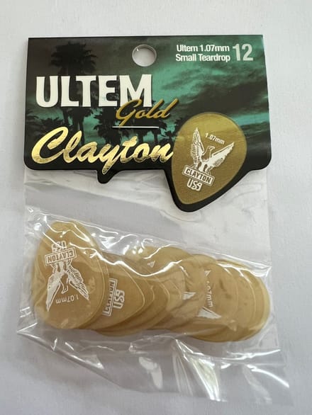 Clayton - Ultem Gold - small teardrop plectrum - 1.07 mm - 12-pack