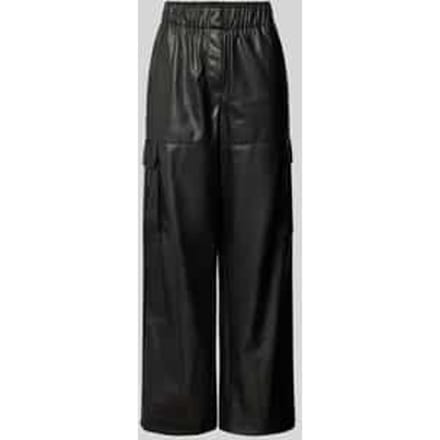 Broek in leerlook met cargozakken en elastische band