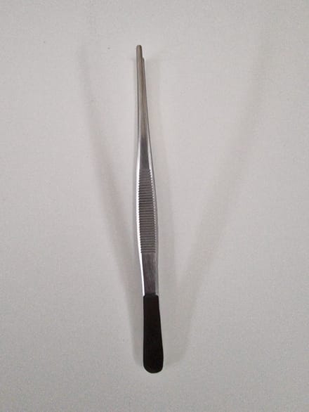 Benelux Surgical Instruments / Chirurgisch pincet, medium, 1 x 2 tanden, 14,5 cm