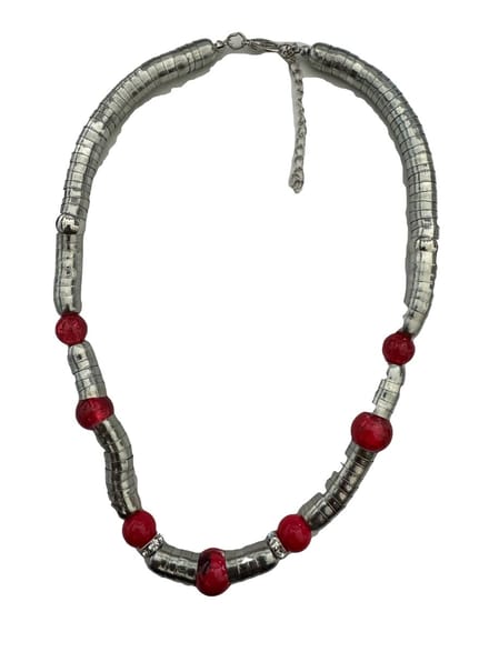 Petra's Sieradenwereld - Ketting metaal omwikkeld met rode kralen (962)