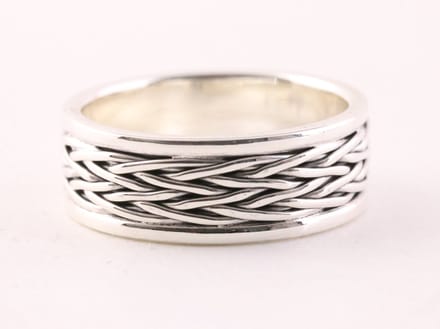 Zware zilveren ring met vlechtmotief - maat 17