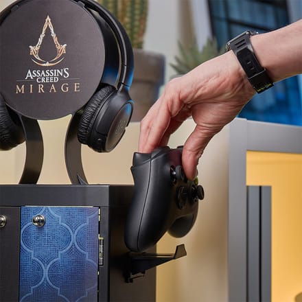 Numskull - Assassin's Creed Inspired Gaming Locker voor 4 Controllers - 10 Games - Koptelefoon