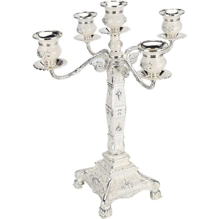 Europese vintage kandelaar met reliëf, eettafel, bruiloftsornamenten white
