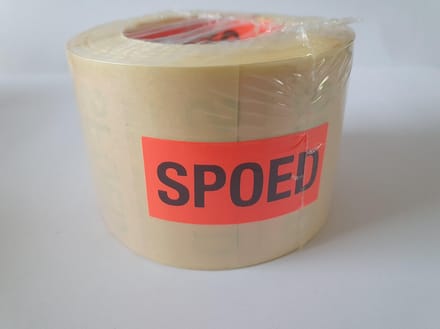 Sticker met "Spoed" erop - Formaat: 49 x 23 mm - Materiaal: rood radiant