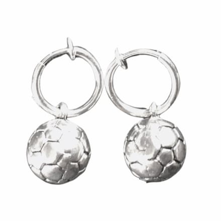 Klem oorringen voetbal zilverkleur 2 cm