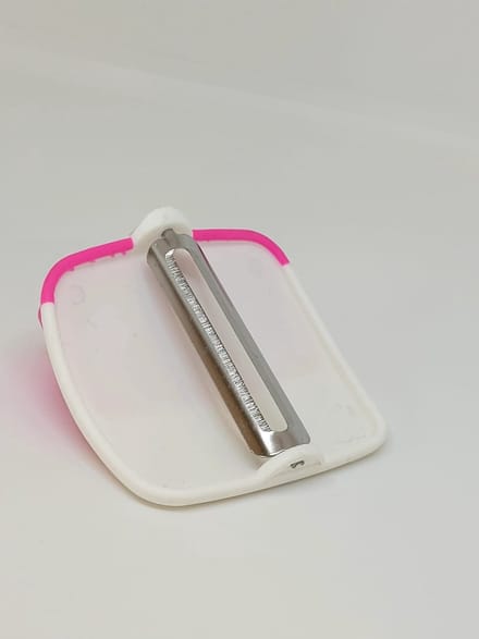 Jumada's - Handige Dunschiller - Aardappelschiller en Mesje in 1 - Slim Ontwerp - Roze