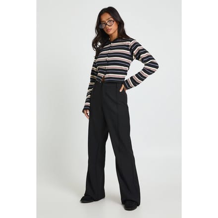 Dames Petite Boohoo Basics Getailleerde Flare Broek | Zwart | Maat: 38