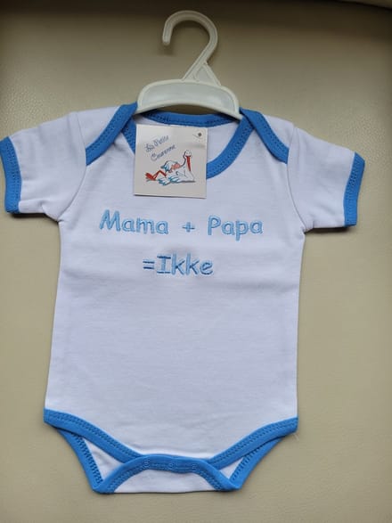 La Petite Couronne romper Mama + Papa = ikke